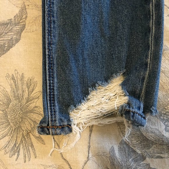 Womens Size 4 American Eagle Mom jeans - Picture 6 of 9